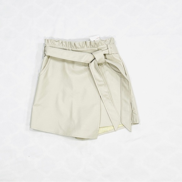 NWT Blue Blush Belted Cream Leather Skort - Picture 1 of 7
